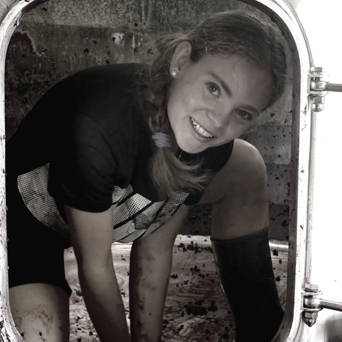 Émilie Petit working in the cellar at Château Shuette